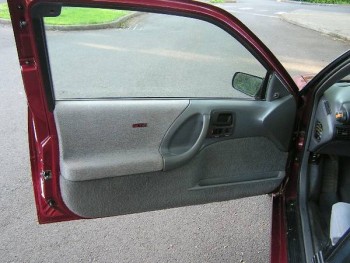91 GTZ Door panel / seatbelts in quarter panel