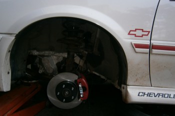 LftFtBrkAssy1a.jpg (1.66 MiB) Viewed 14431 times GTU: That isn't a Muncie 5-speed hiding in there! :)