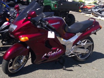 ZX-11D1 1.jpg (966.51 KiB) Viewed 29194 times Second ZX-11D -first was bone-stock and beautiful too. RIP