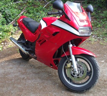 Kat11 Stripes1a.jpg (1.39 MiB) Viewed 29194 times Suzuki GSX-1100F, bored-out to ~1236?
